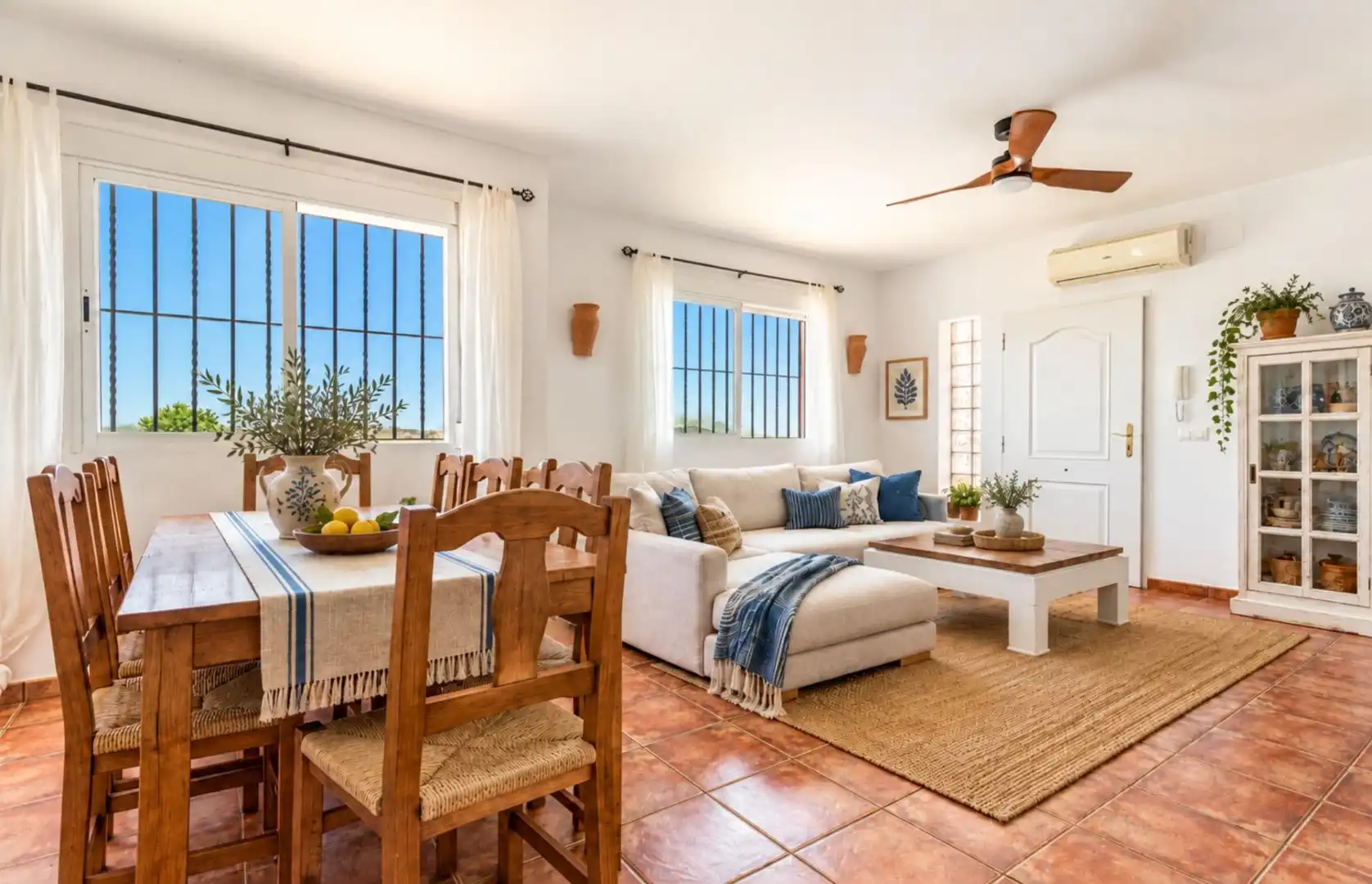 Sala d'estar de Casa o xalet en venda en Turís amb Aire condicionat, Jardí privat i Terrassa