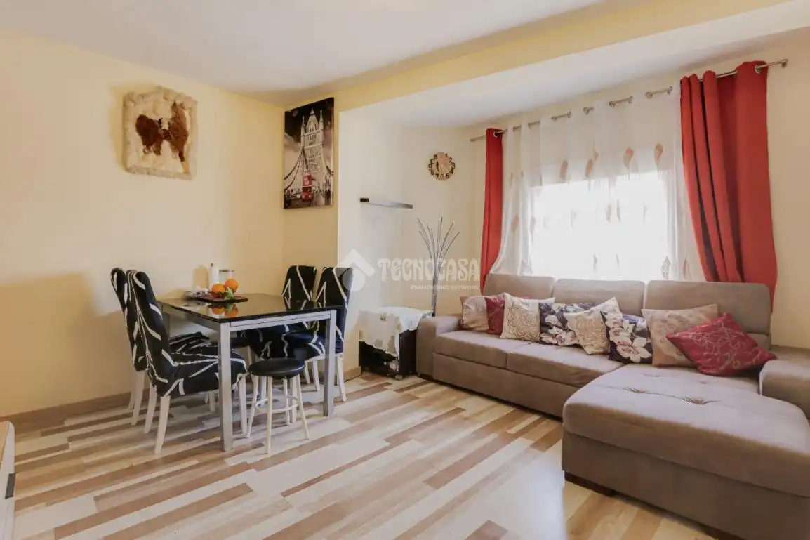 Sala d'estar de Pis en venda en Montcada i Reixac
