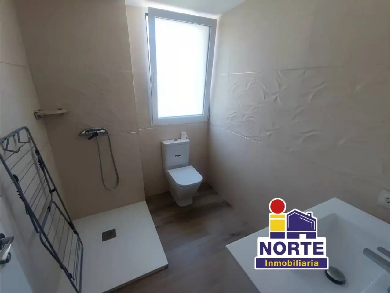 Baño de Piso de alquiler en Alcoy / Alcoi con Aire acondicionado, Calefacción y Amueblado