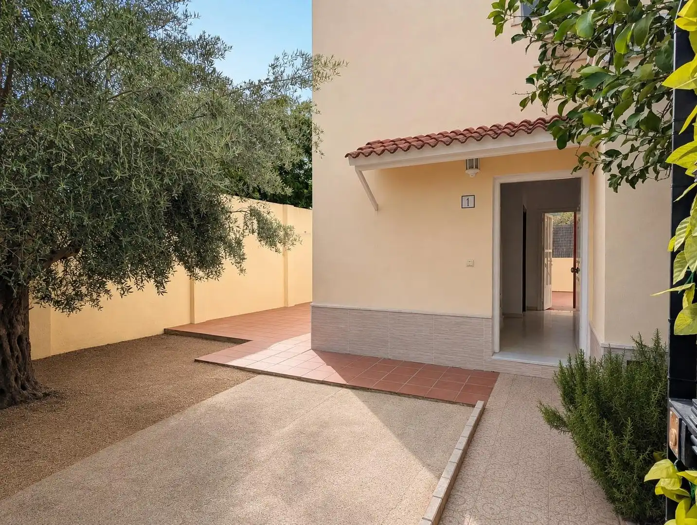 Casa amb jardí en venda a Sanlúcar la Mayor