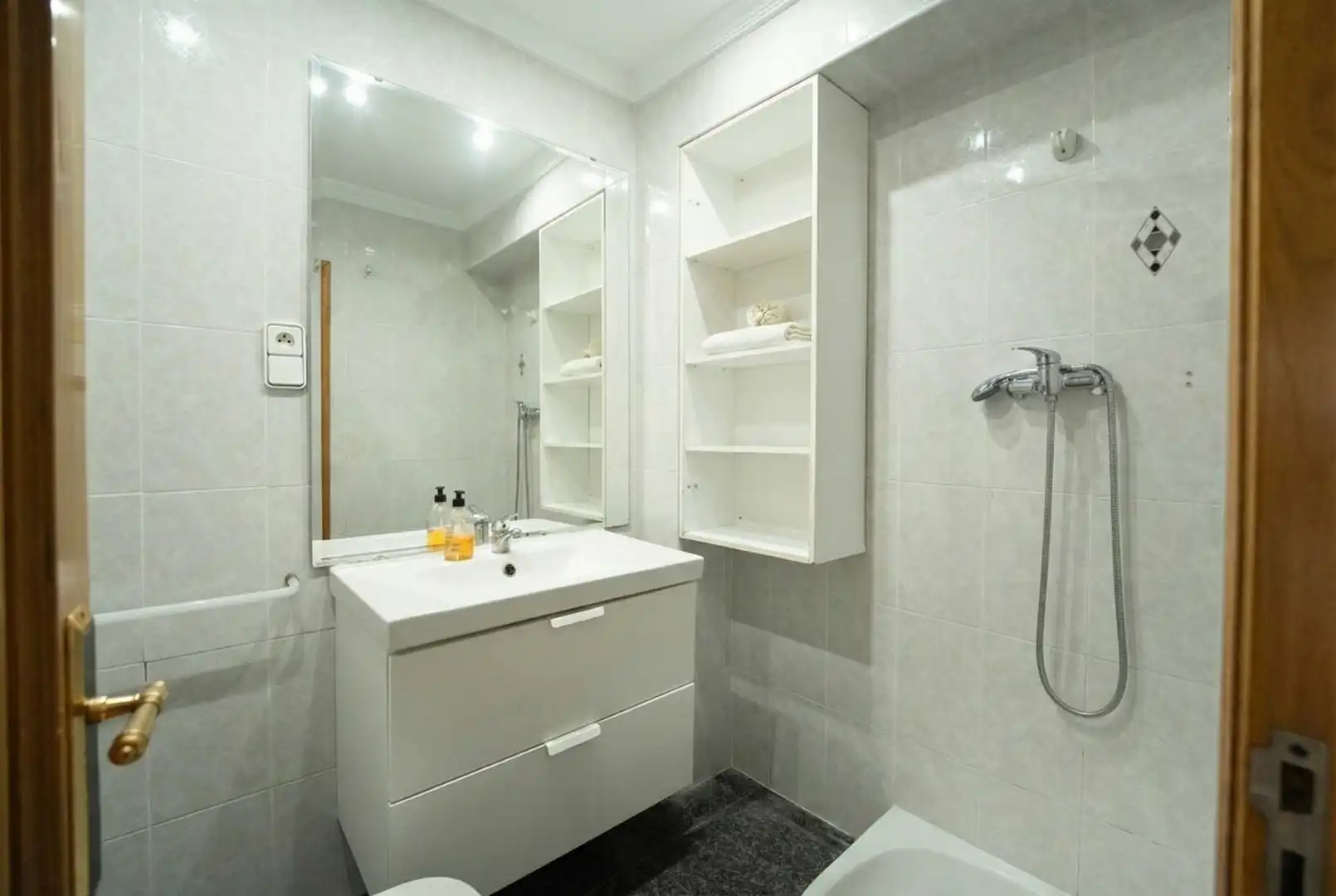Badezimmer von Wohnung zum Verkauf in Valencia mit Klimaanlage, Privatgarten und Abstellraum