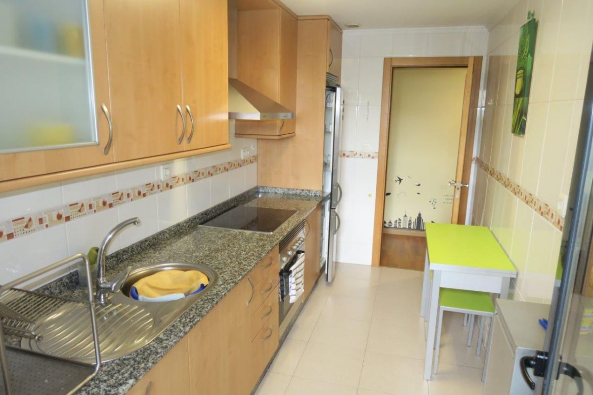 Cocina de Apartamento de alquiler en Culleredo con Calefacción, Parquet y Trastero