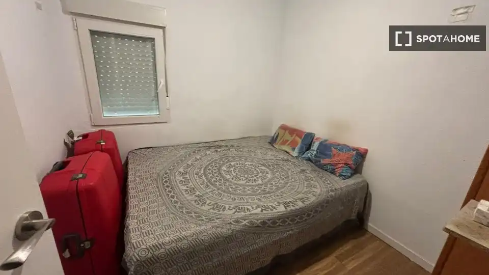 Bedroom of Flat for share in Esplugues de Llobregat  with Air Conditioner, Heating and Furnished