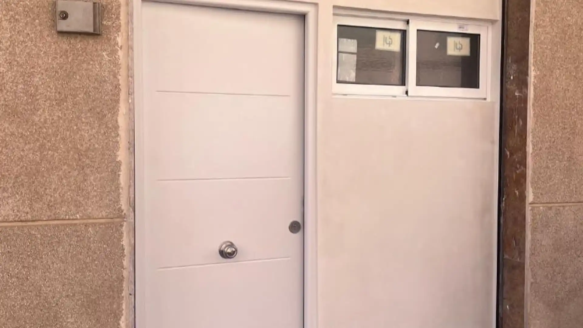 Vista exterior de Local en venta en  Almería Capital