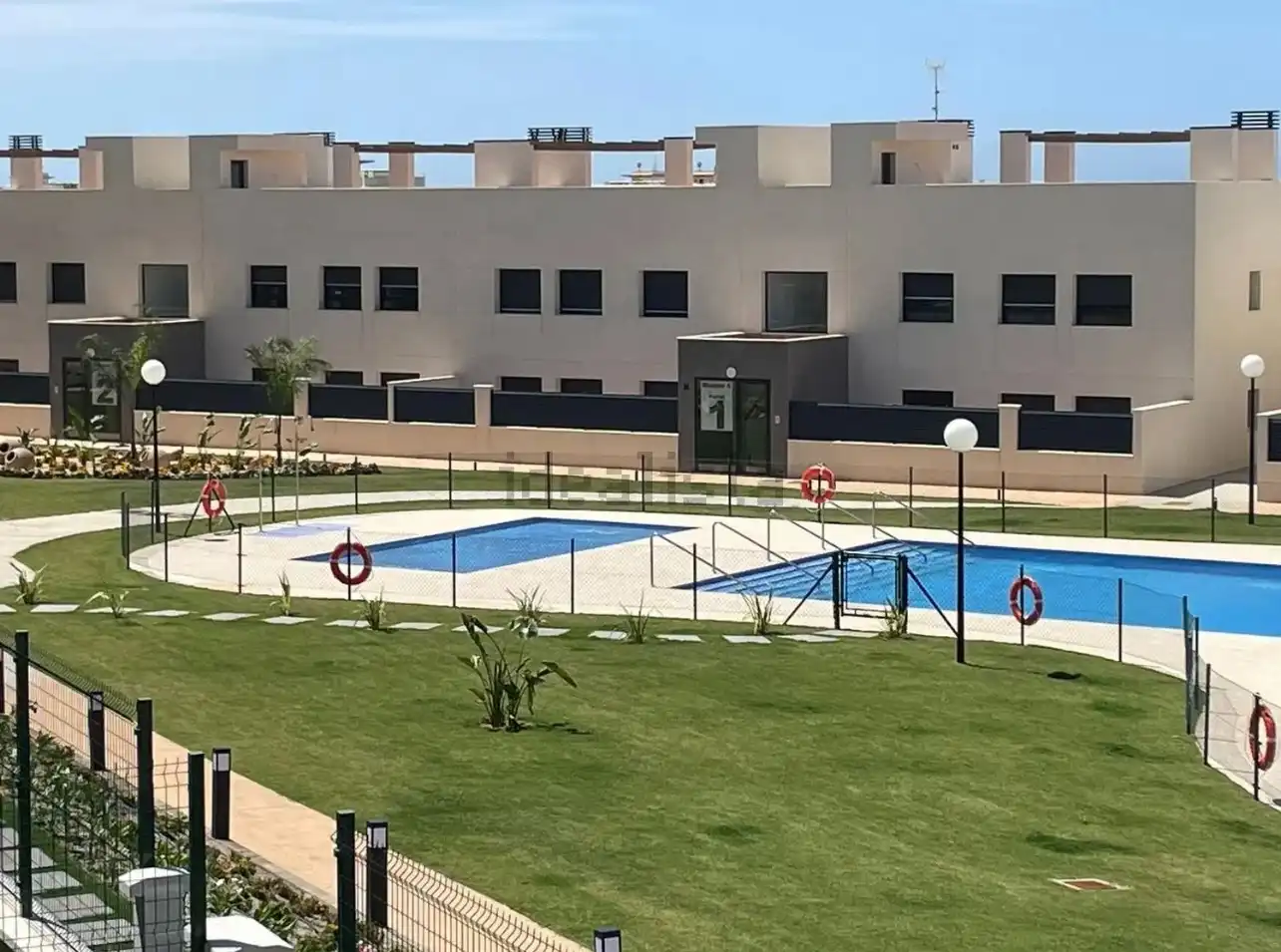 Piscina de Planta baja en venta en Almería con Aire acondicionado, Calefacción y Jardín privado
