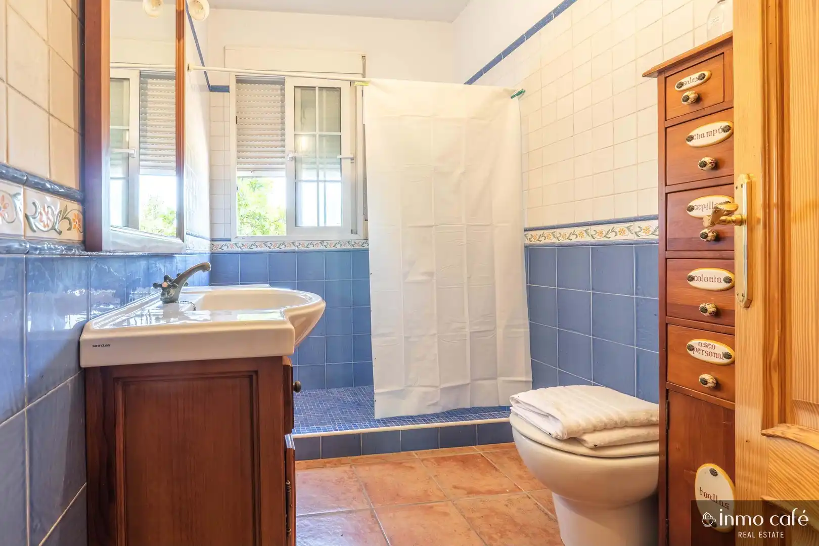 Bathroom of Houses for sale in Canals  with Terrace