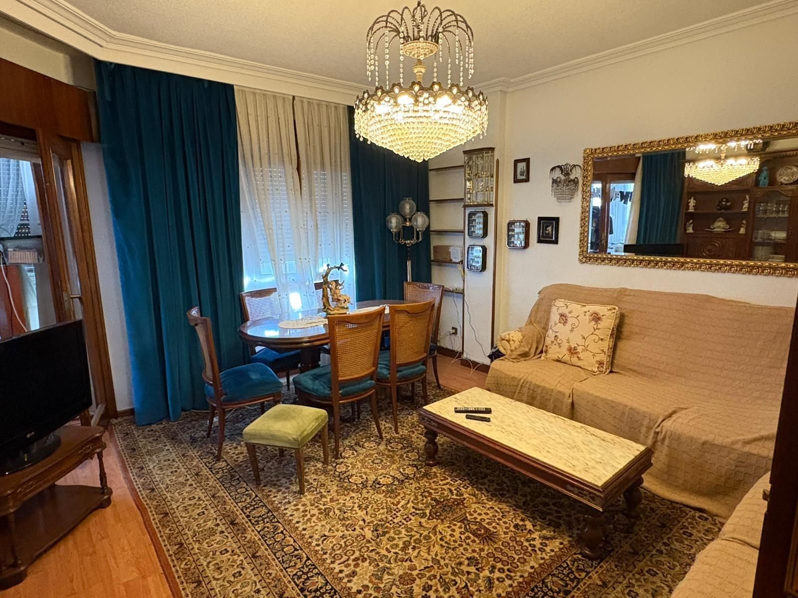 Living room of Flat for sale in  Madrid Capital  with Heating, Parquet flooring and Terrace
