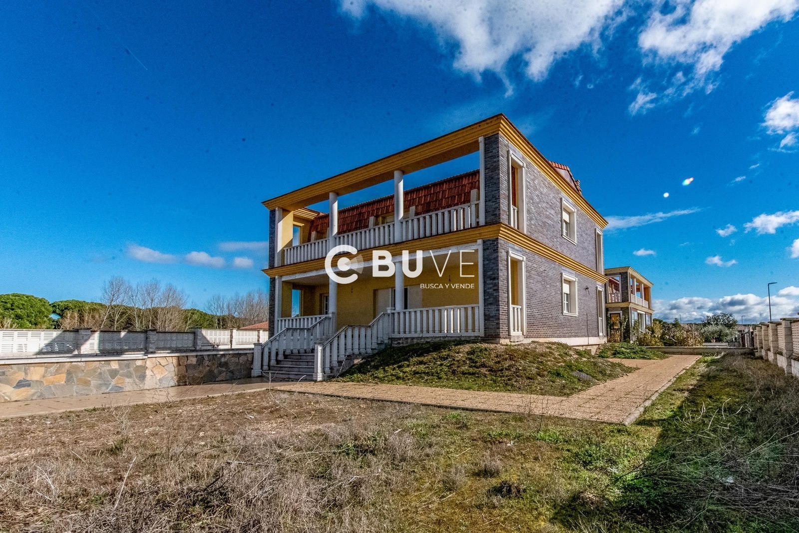 Vista exterior de Casa o xalet en venda en Villanueva de Duero amb Calefacció, Jardí privat i Terrassa