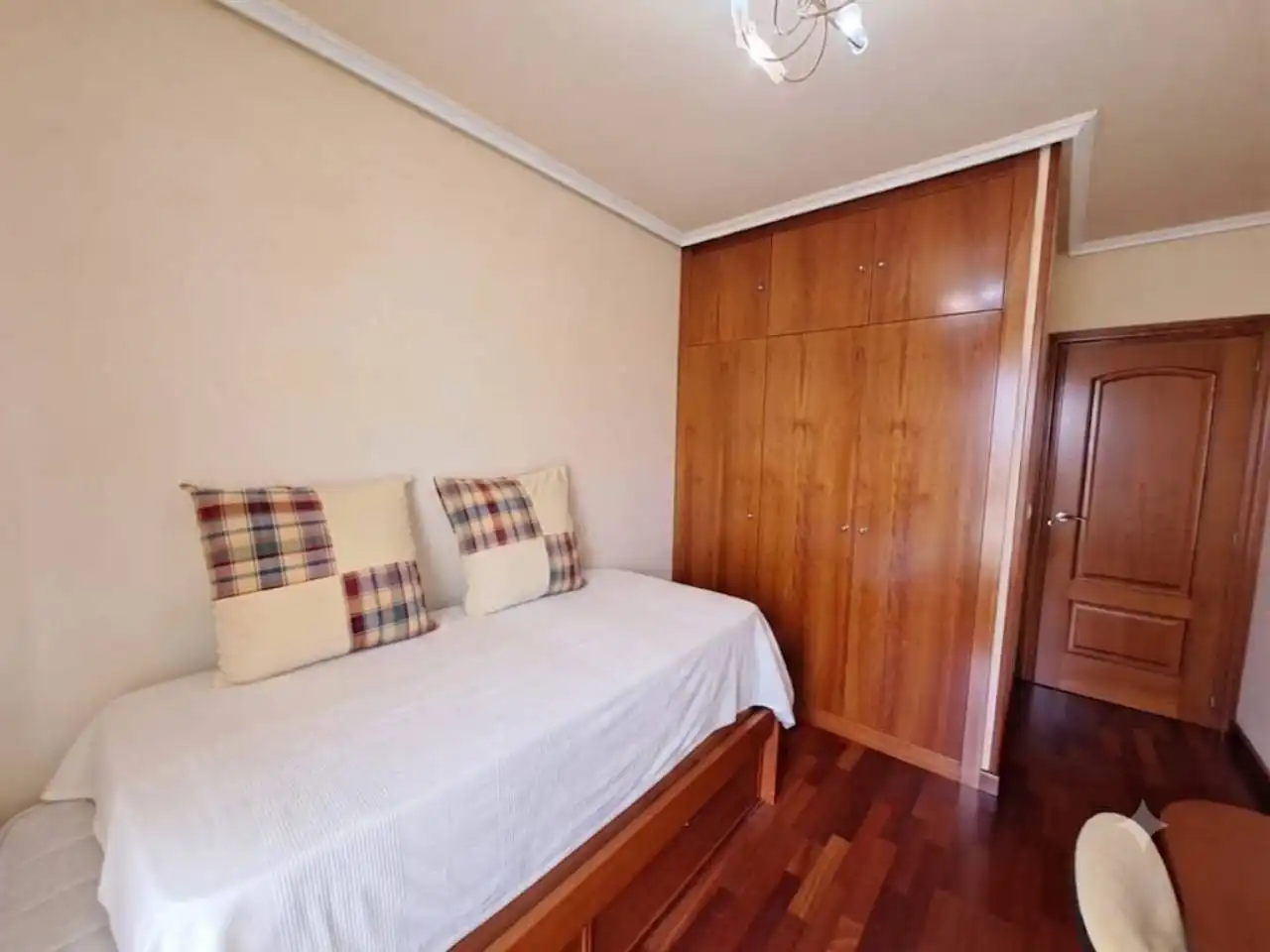 Flat for sale in Calle Sahagún, Universidad - Las Huelgas