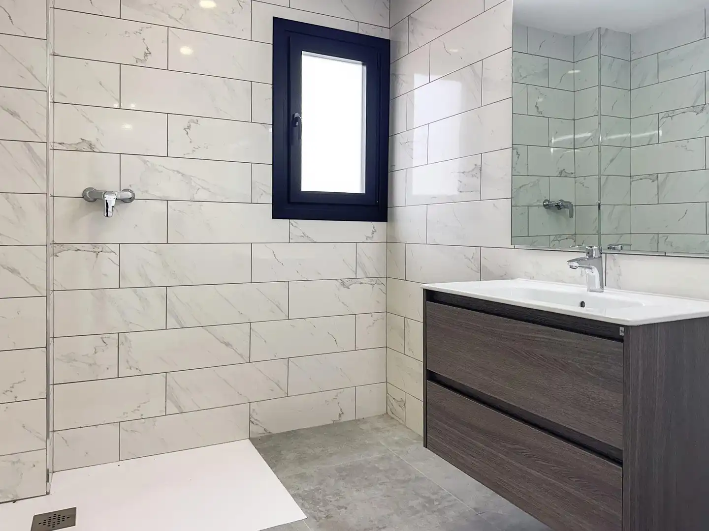 Baño de Apartamento en venta en Roses con Aire acondicionado, Terraza y Balcón