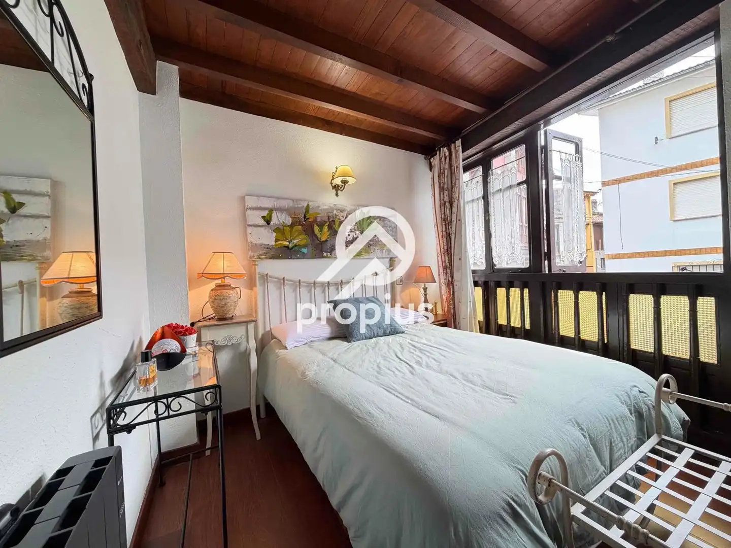 Habitación de Casa adosada en venta en Llanes con Calefacción, Trastero y Amueblado