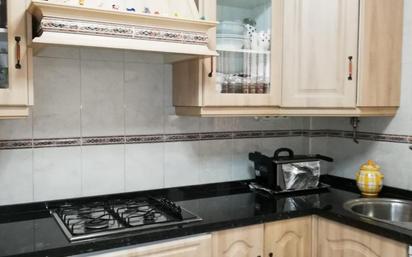 Kitchen of Flat for sale in  Sevilla Capital  with Air Conditioner, Heating and Parquet flooring