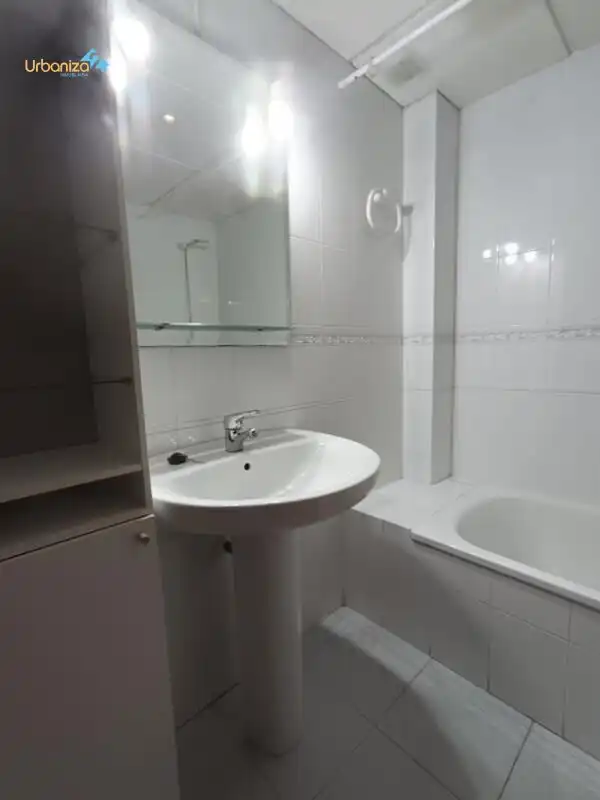 Bany de Apartament de lloguer en Badajoz amb Aire condicionat, Calefacció i Jardí privat