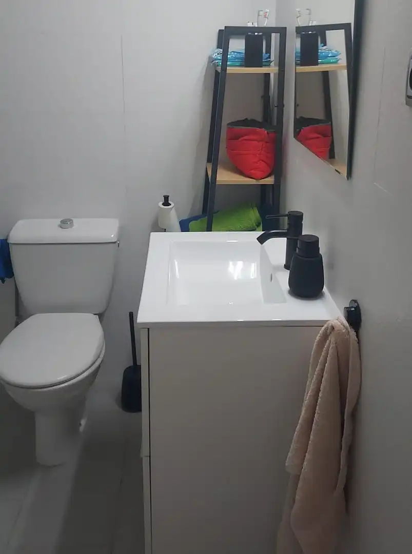 Baño de Apartamento en venta en Salou con Jardín privado, Terraza y Amueblado