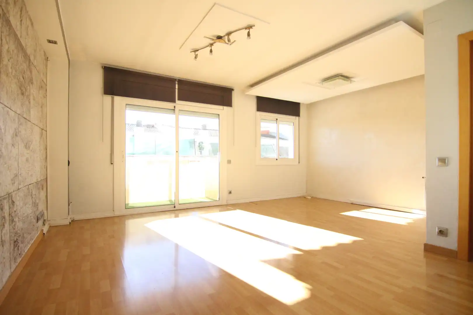 Sala de estar de Piso en venta en Olesa de Montserrat con Aire acondicionado, Calefacción y Parquet