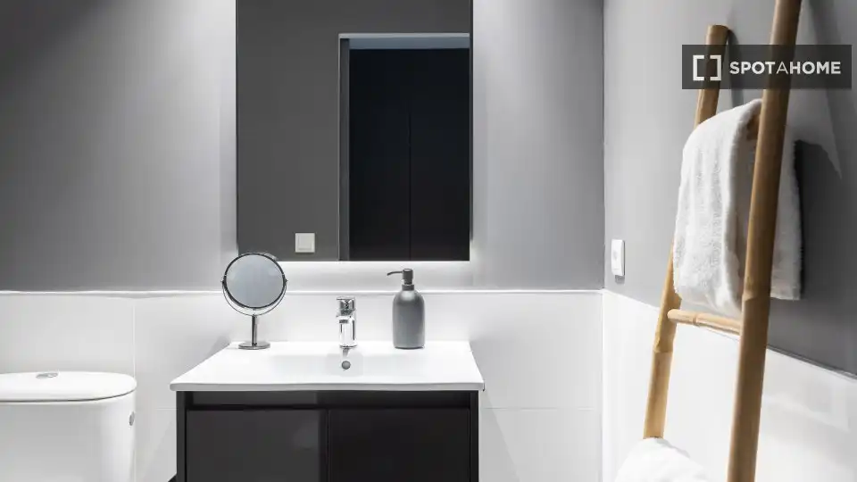 Baño de Piso de alquiler en Valencia con Aire acondicionado, Calefacción y Amueblado