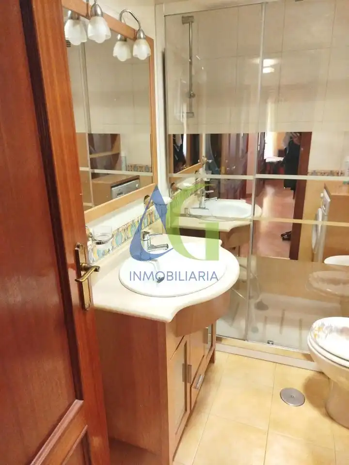 Badezimmer von Wohnung zum Verkauf in San Andrés del Rabanedo mit Heizung, Parkett und Terrasse