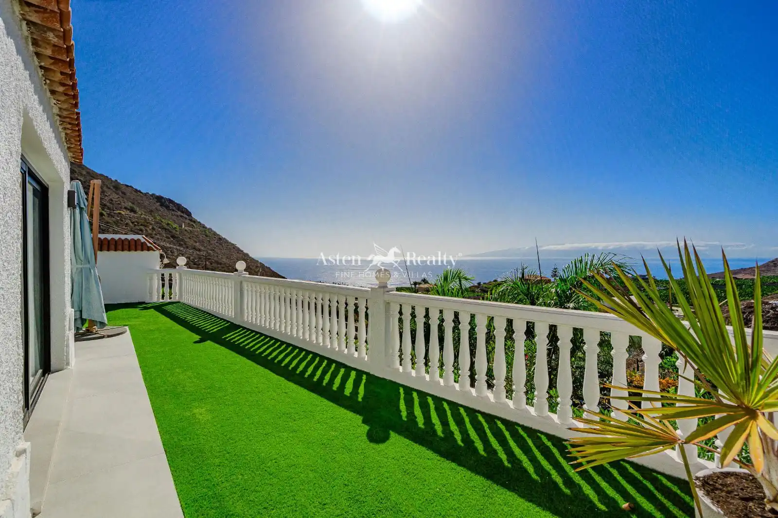 Vista exterior de Casa o chalet en venta en Santiago del Teide con Aire acondicionado, Terraza y Piscina