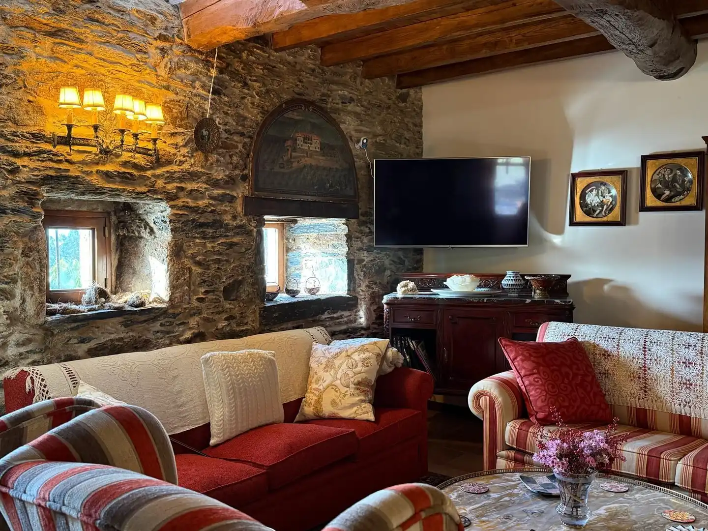 Sala de estar de Finca rústica en venta en Monfero con Calefacción, Jardín privado y Amueblado