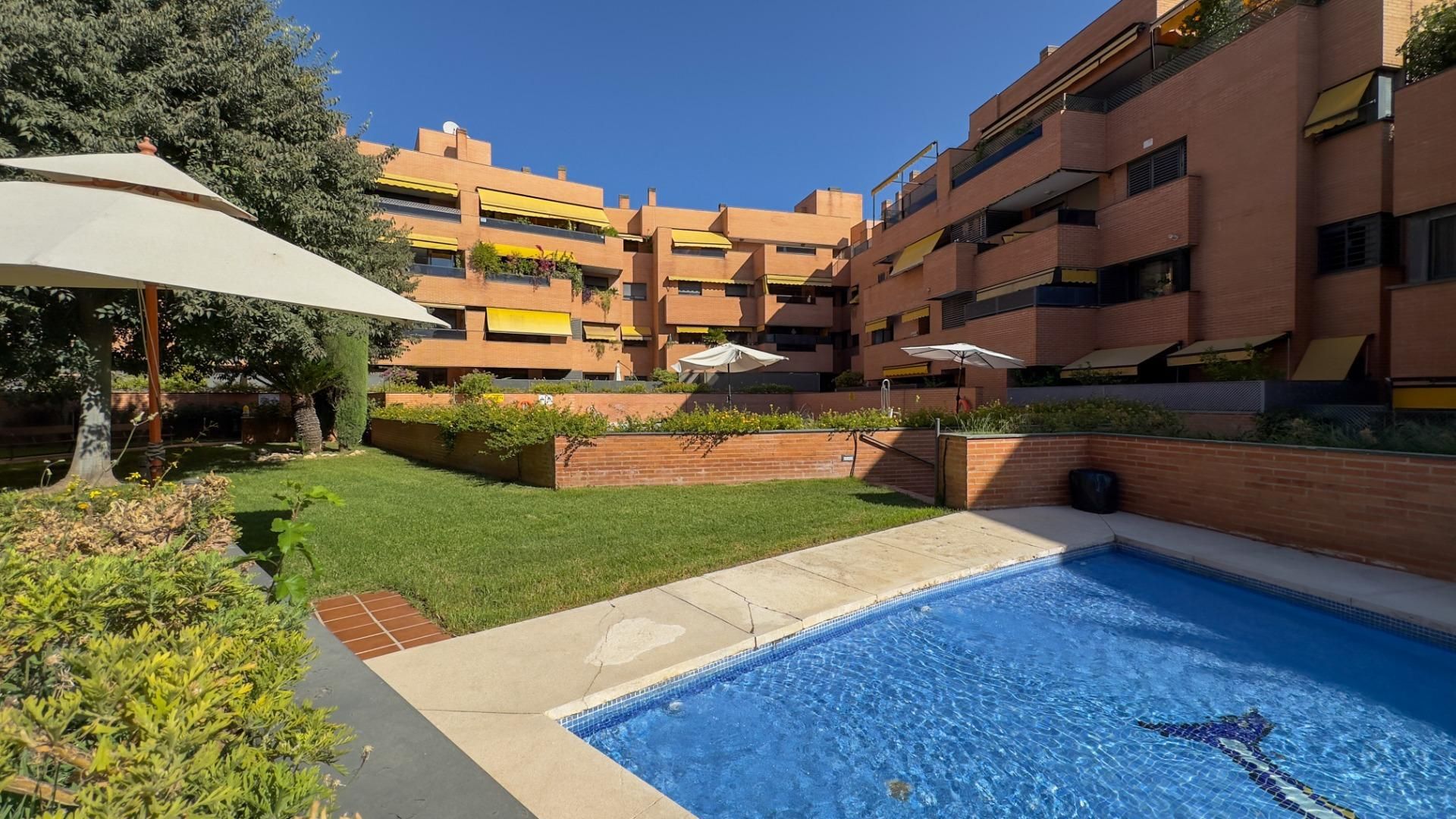 Jardí de Pis de lloguer en  Córdoba Capital amb Aire condicionat, Calefacció i Terrassa