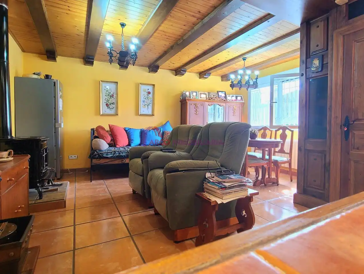 Sala d'estar de Finca rústica en venda en Atapuerca amb Calefacció, Terrassa i Traster