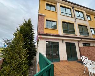 Vista exterior de Casa o xalet en venda en Burgos Capital amb Calefacció, Jardí privat i Terrassa