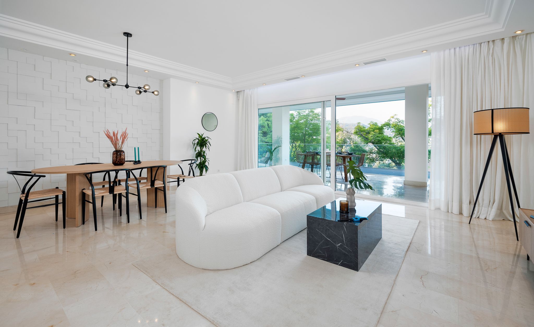 Living room of Planta baja for sale in Marbella  with Air Conditioner, Private garden and Terrace