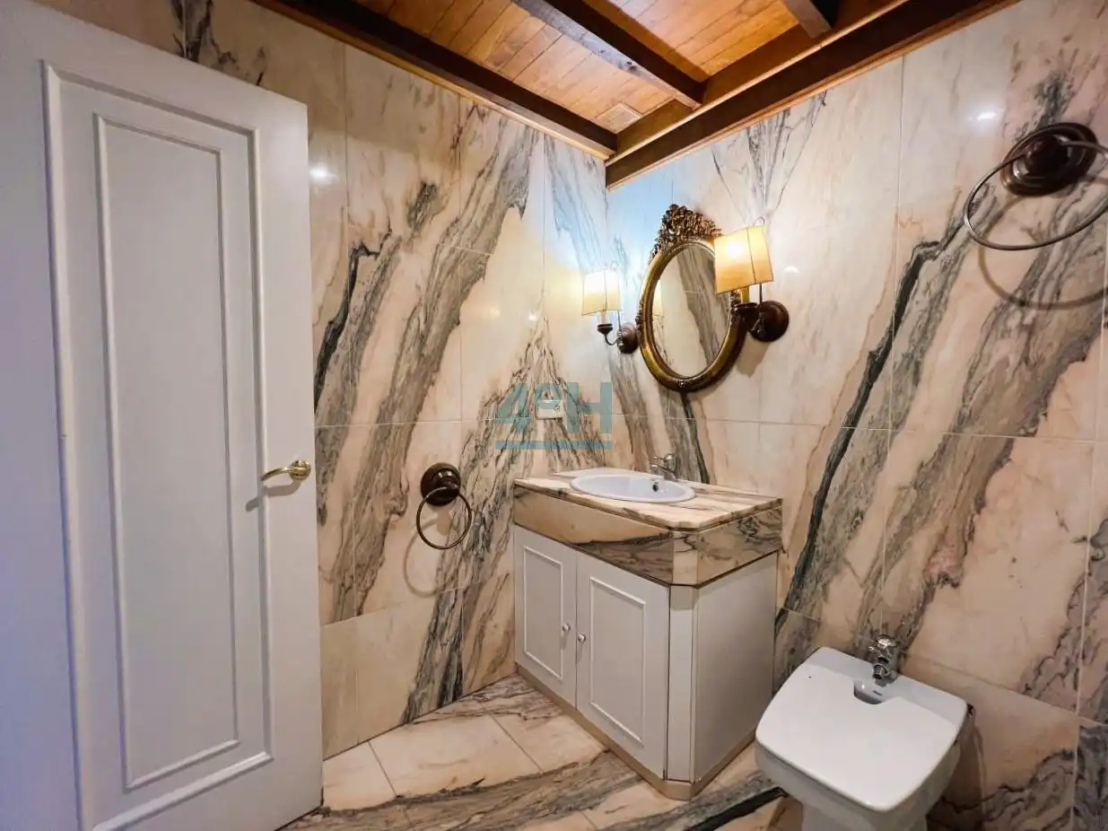 Badezimmer von Country house zum Verkauf in San Cibrao das Viñas mit Heizung, Privatgarten und Terrasse