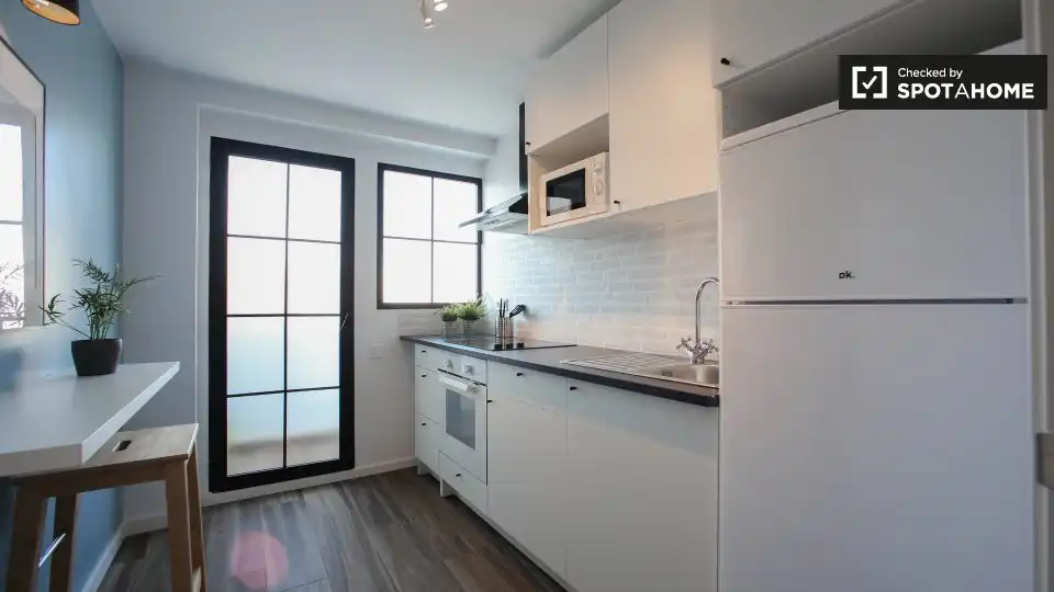 Kitchen of Flat for rent in Valencia  with Air Conditioner, Heating and Furnished