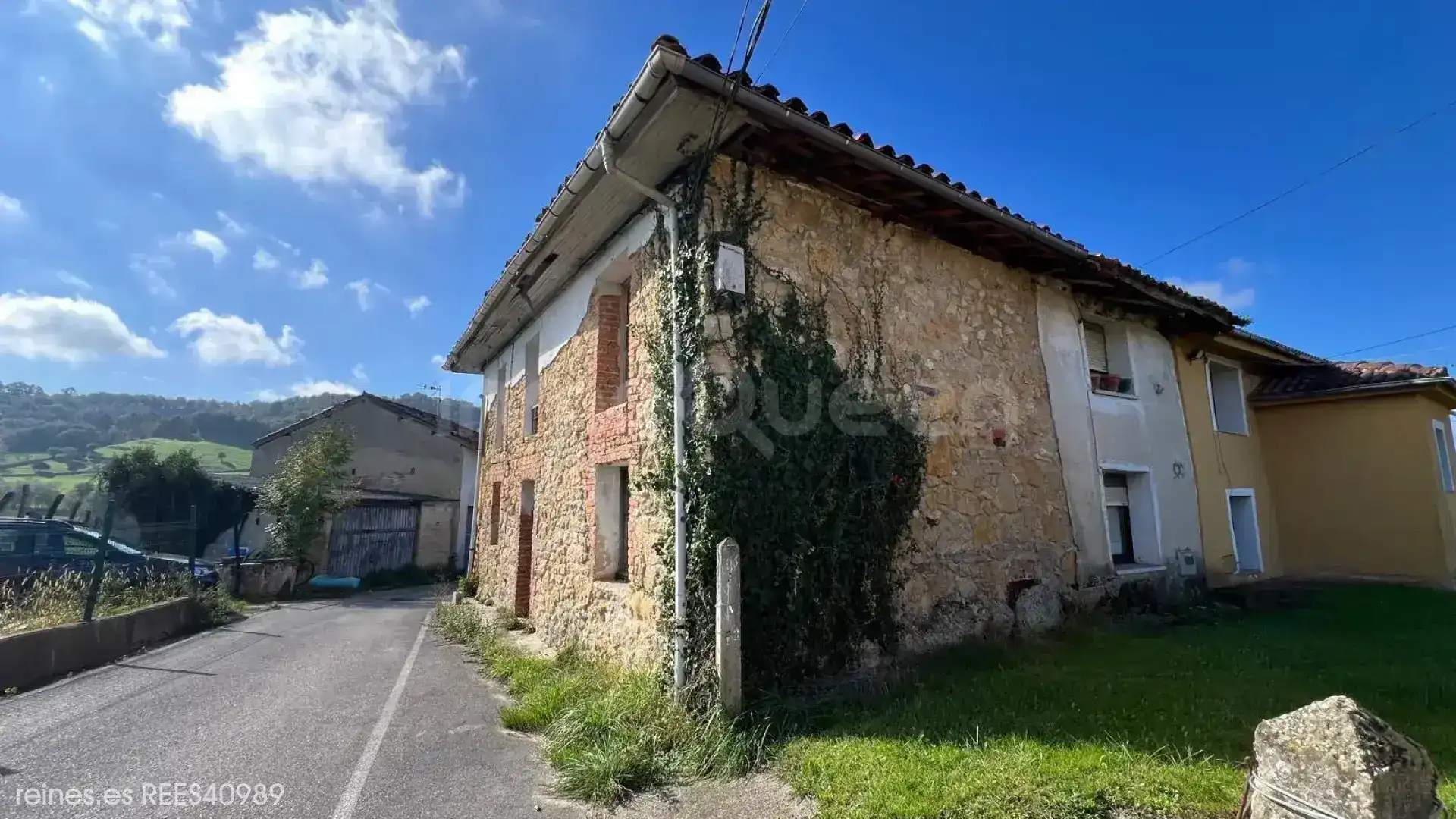 Vista exterior de Casa adosada en venta en Nava, Asturias