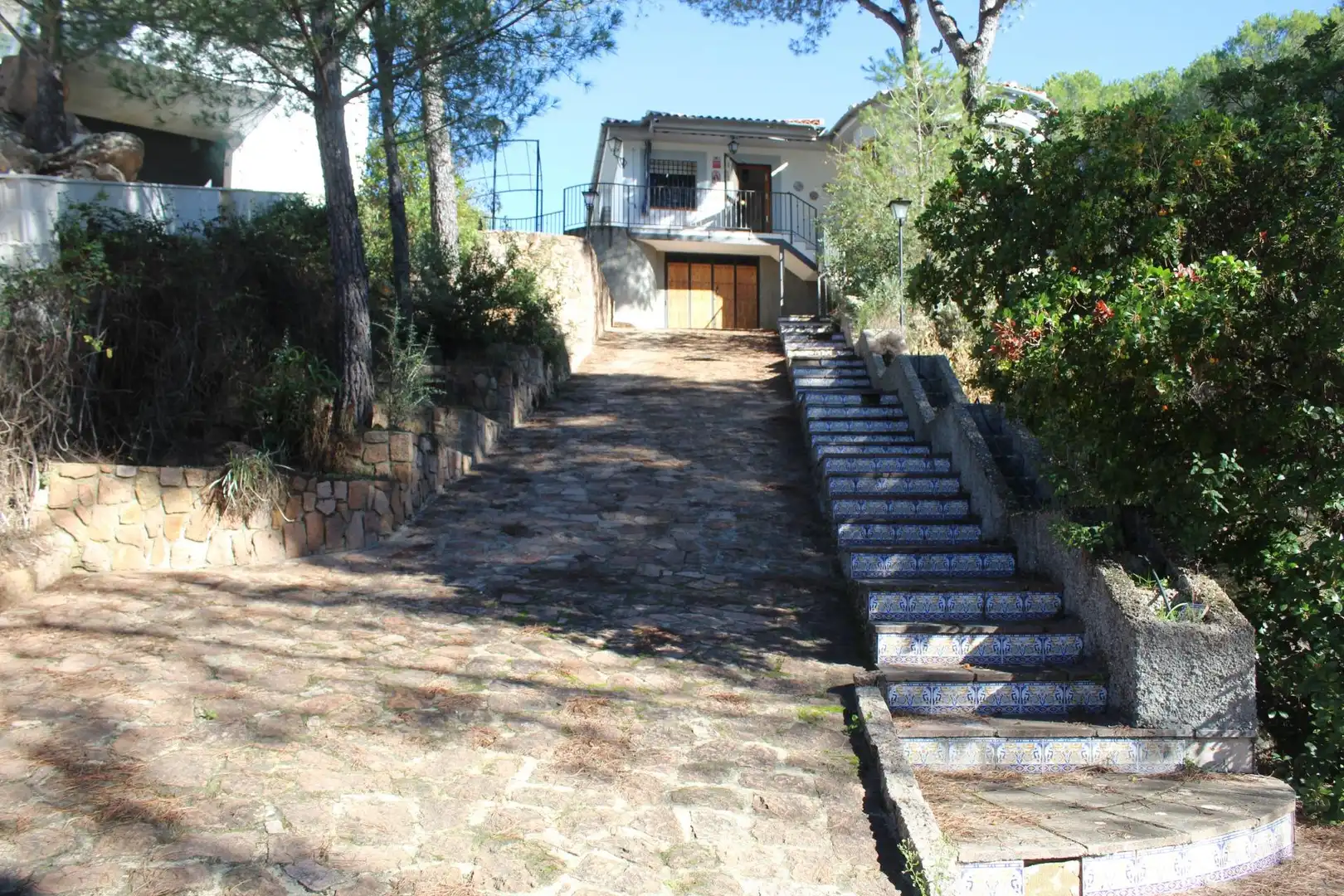 Vista exterior de Casa o xalet en venda en Córdoba amb Aire condicionat, Jardí privat i Terrassa