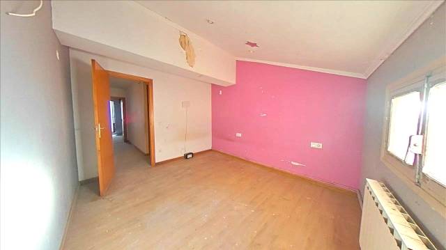 Local comercial en Venta en Calle Rafael Ulled en Sariñena