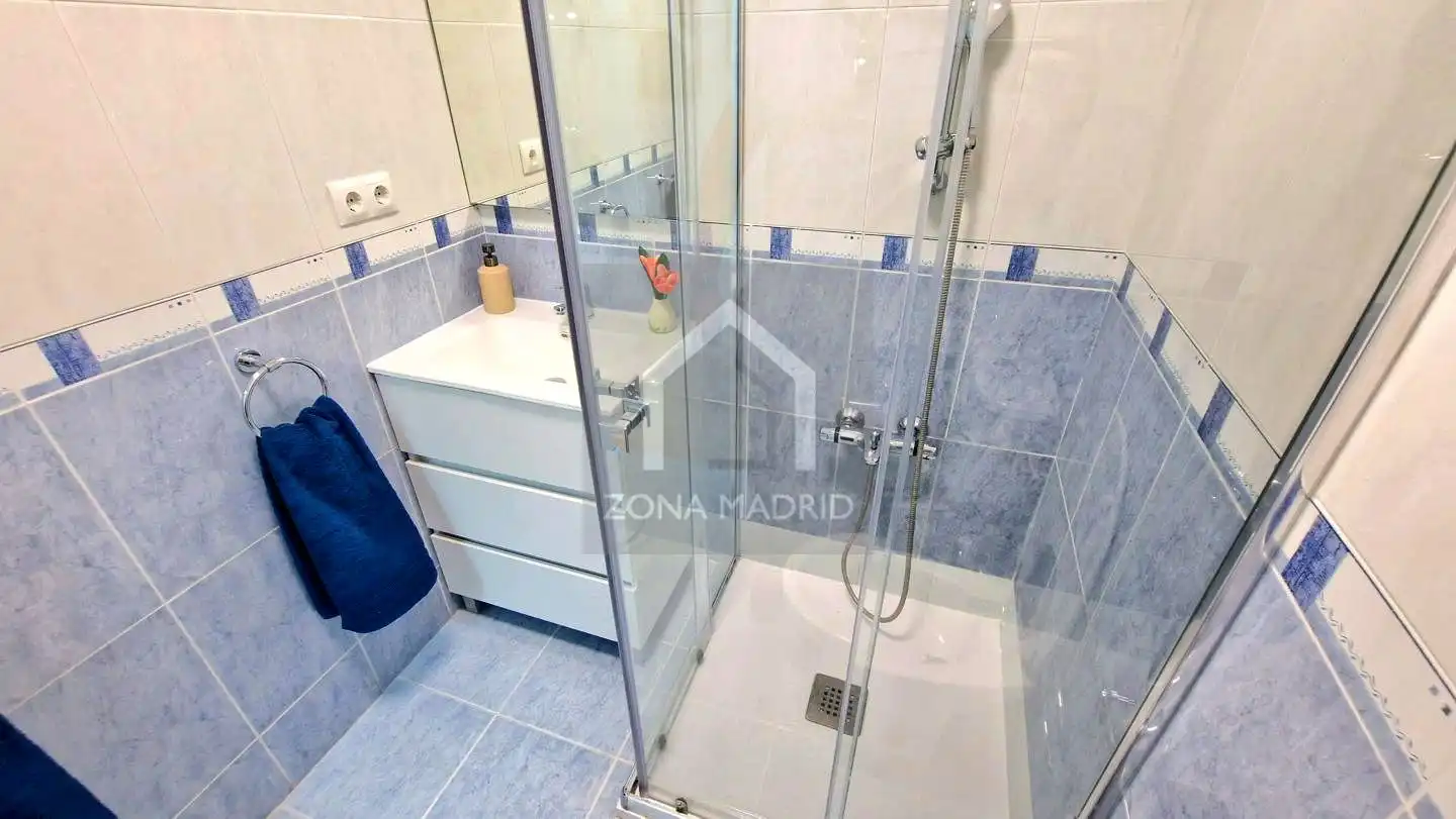 Baño de Piso en venta en Madrid con Aire acondicionado, Terraza y Amueblado