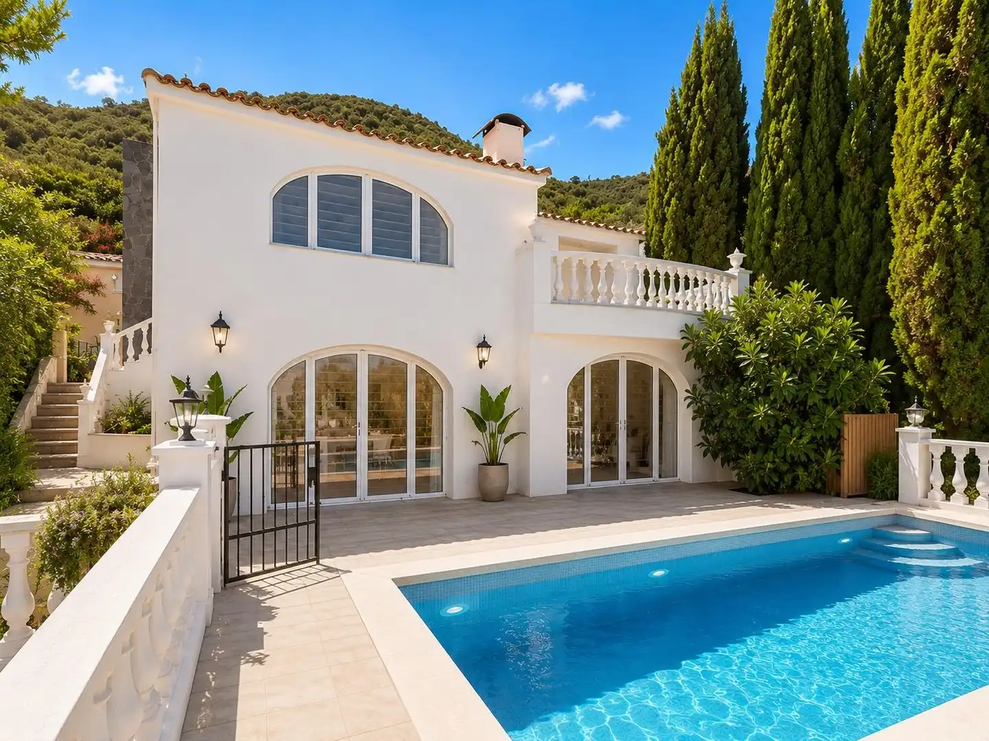 Vista exterior de Casa o xalet en venda en Llançà amb Piscina comunitària