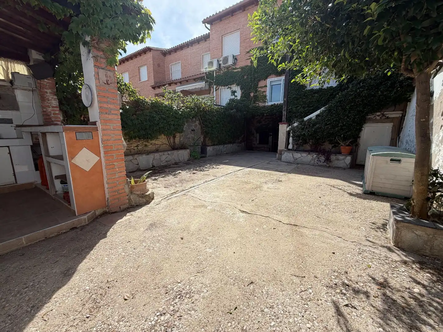 Exterior view of Detached homes for sale in Las Ventas de Retamosa  with Air Conditioner, Heating and Private garden