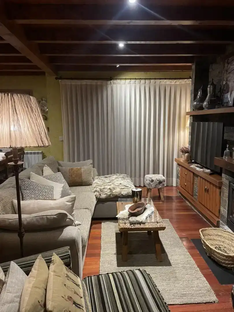 Sala d'estar de Casa adosada en venda en Prats i Sansor amb Jardí privat, Parquet i Traster