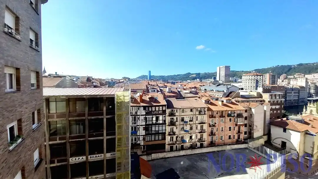 Vista exterior de Pis en venda en Bilbao  amb Calefacció, Terrassa i Moblat