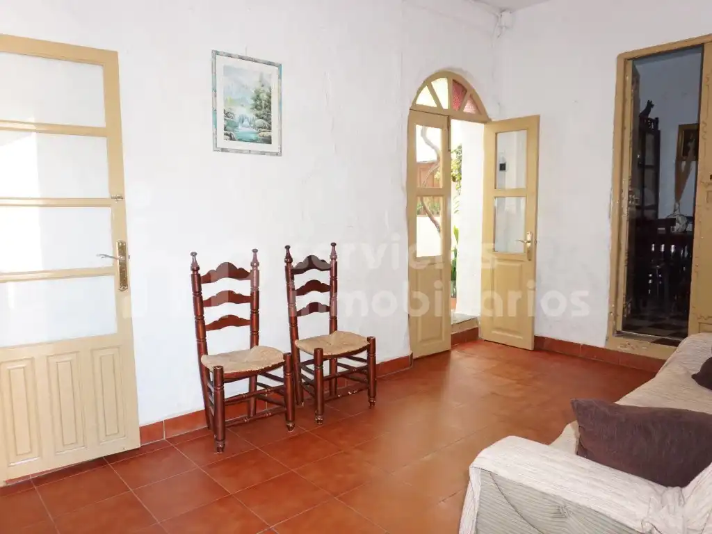 Casa adosada en venta en Benamocarra con Jardín privado, Terraza y Amueblado