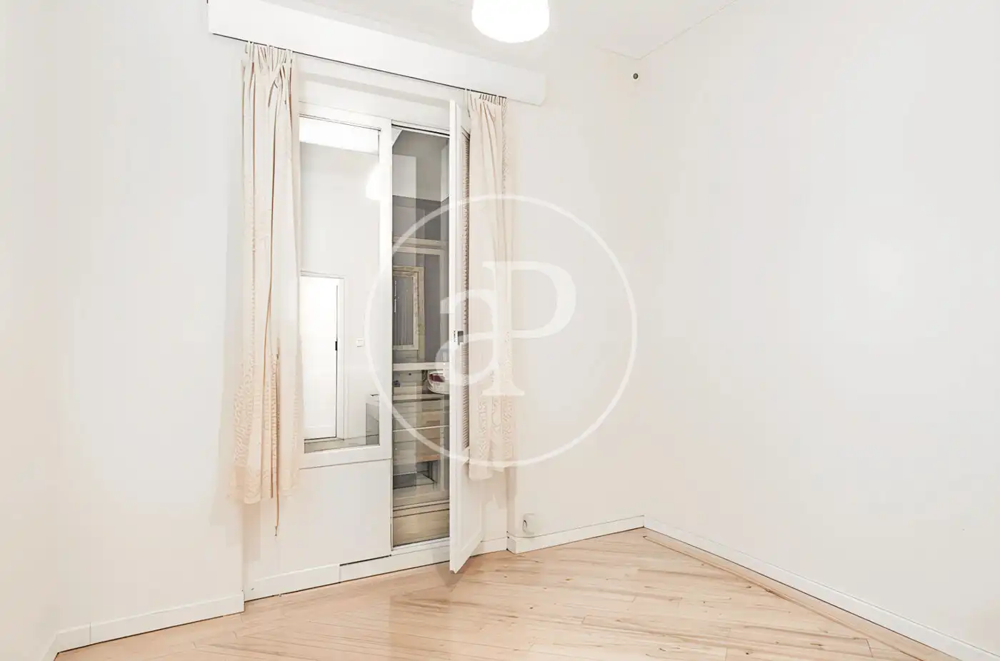 Bedroom of Flat for sale in Madrid  with Heating, Storage room and Balcony
