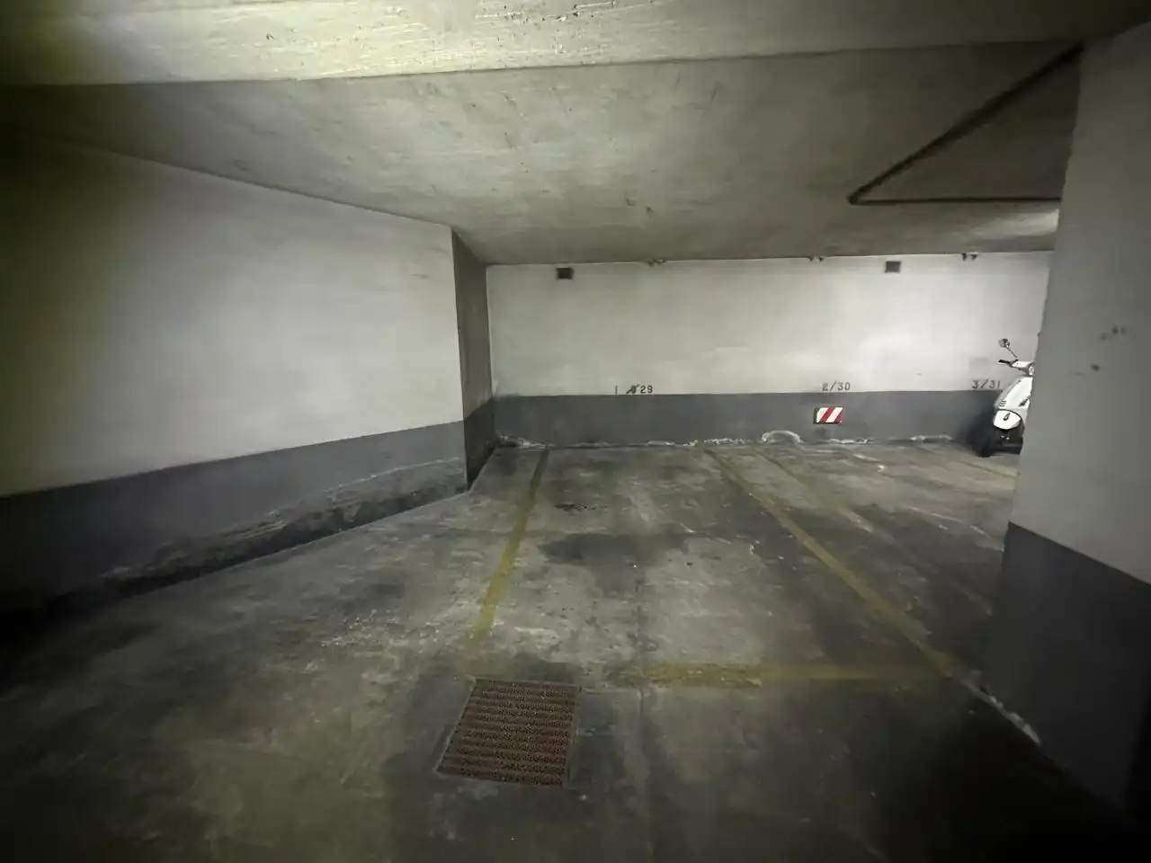Parking de Piso en venta en León Capital  con Calefacción, Parquet y Terraza