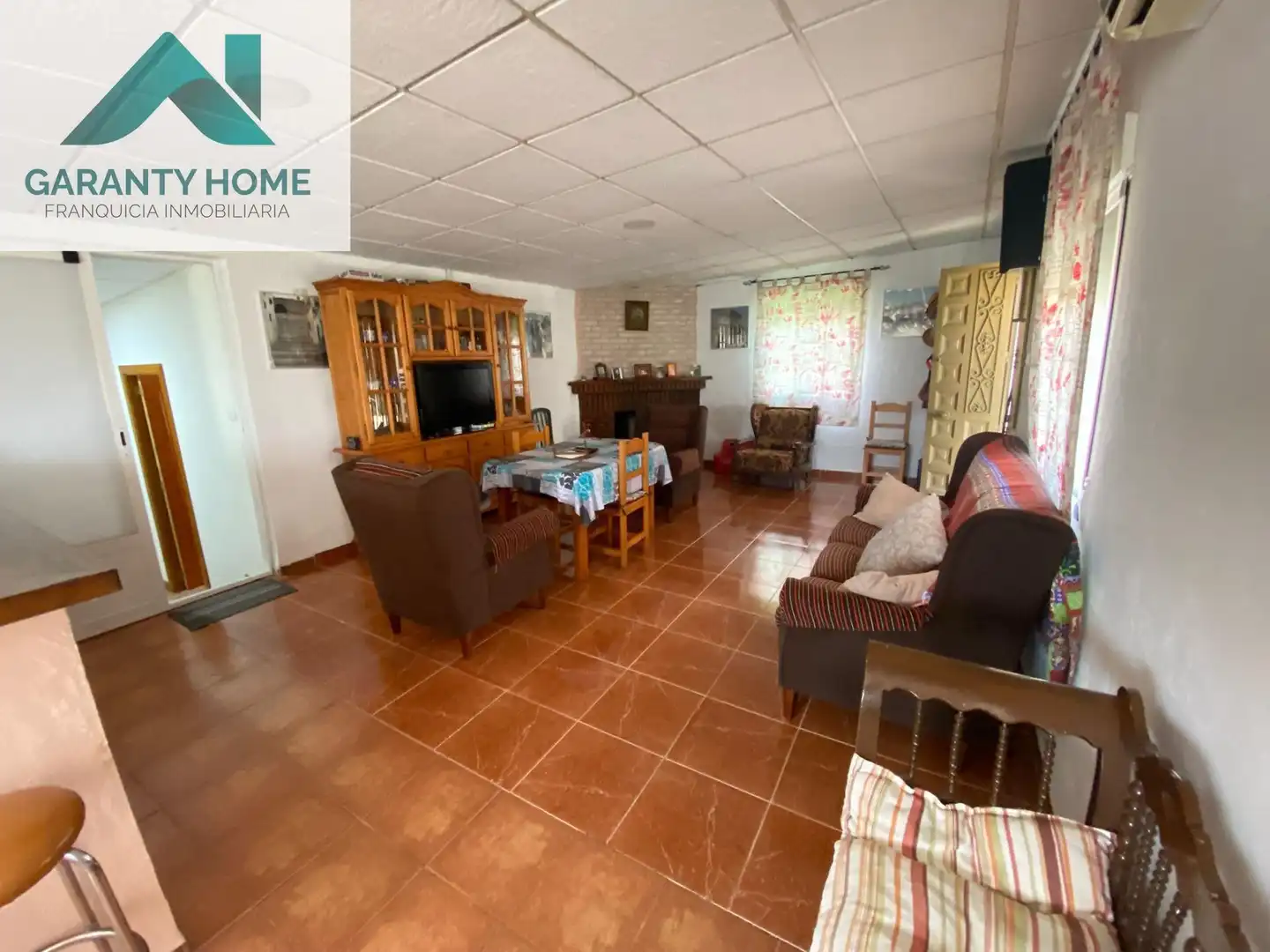 Sala d'estar de Casa o xalet en venda en Torredonjimeno amb Aire condicionat, Jardí privat i Terrassa