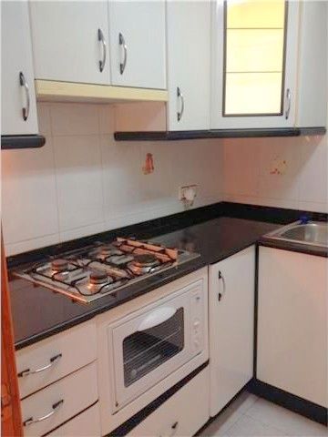 Cuina de Pis en venda en L'Hospitalet de Llobregat amb Aire condicionat, Calefacció i Forn
