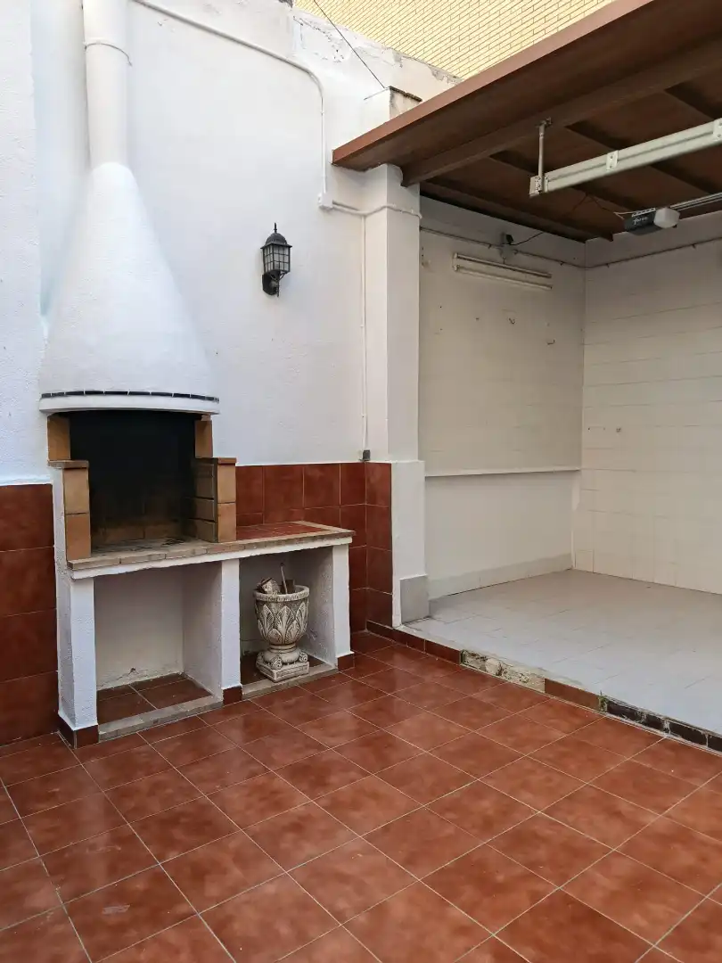 Erdgeschoss zum Verkauf in Badalona mit Klimaanlage, Heizung und Parkett