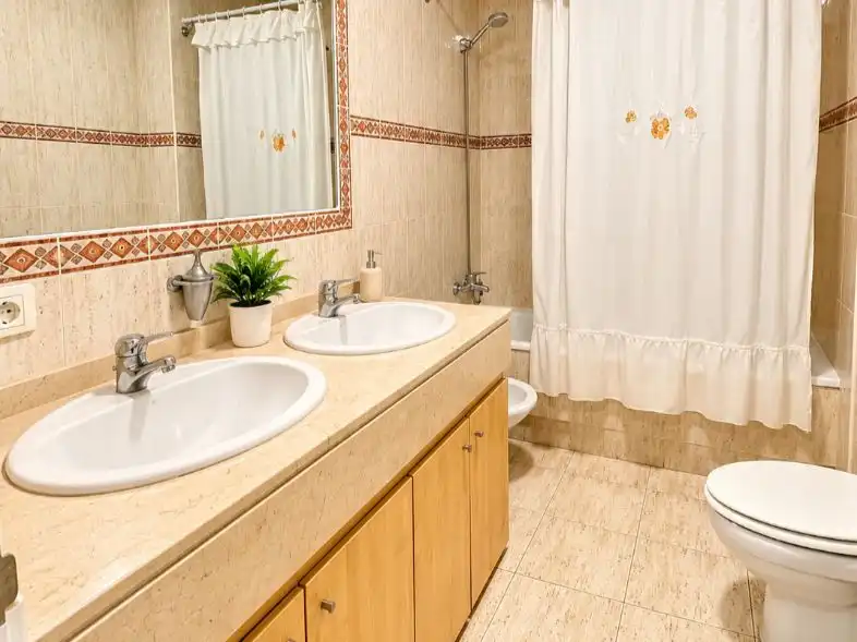 Bathroom of Flat for sale in Benalmádena  with Air Conditioner, Terrace and Swimming Pool