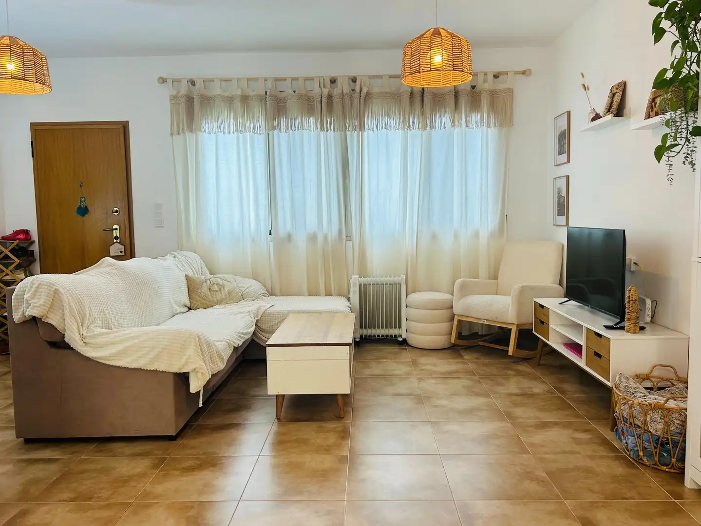 Sala d'estar de Casa adosada en venda en Los Alcázares amb Aire condicionat, Terrassa i Moblat