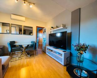 Sala d'estar de Pis en venda en  Madrid Capital amb Aire condicionat, Parquet i Terrassa