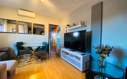 Living room of Flat for sale in  Madrid Capital  with Air Conditioner, Parquet flooring and Terrace