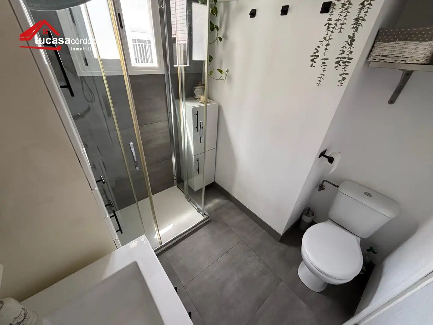 Bathroom of Flat for sale in Córdoba  with Air Conditioner and Terrace