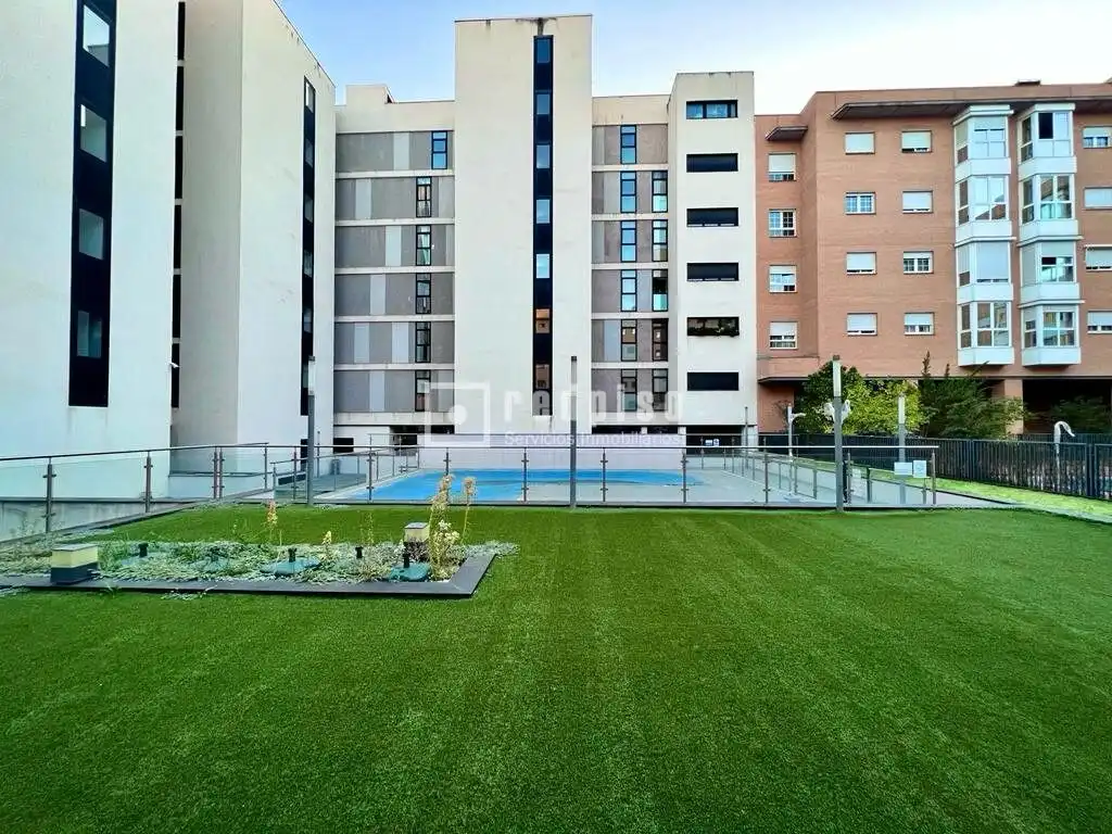 Flat with pool for sale in de Martín Muñoz de las Posadas