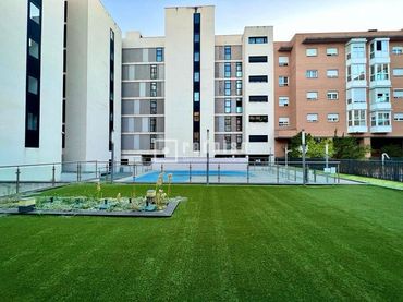 Pis amb piscina en venda a de Martín Muñoz de las Posadas